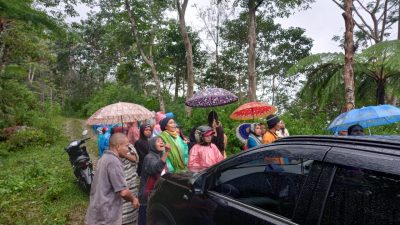 Puluhan Warga Lakukan Aksi Tolak Pemboran Geothermal di Tanggong-Pocoleok