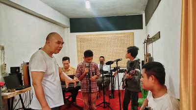 Perjuangan Leonardus Latih Siswa Difabel Bermain Musik Dan Olah Vokal di Nusa Tenggara Timur