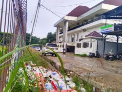 Tak Semegah Namanya, Gedung DPRD Malaka Dihiasi Sampah